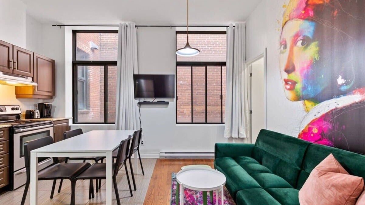 Milton Park Apartment | M11 | Boulevard Suites: Cozy 2-BR DT Montreal 3B