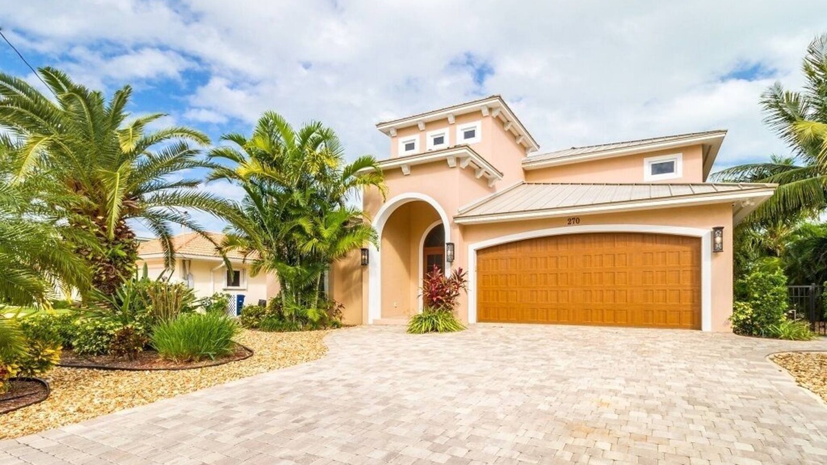Coury House | M12 - Beautiful house in Key Colony offering 4 bedrooms, pool and dockage!