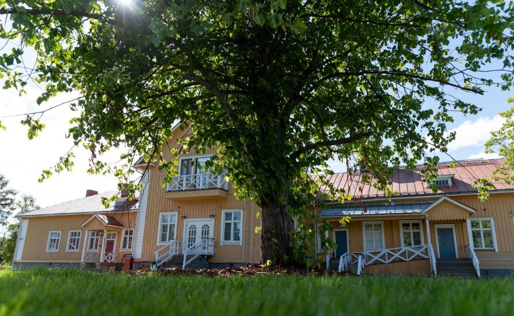 Keminmaa Hotel | Maaseutuhotelli Juopperin Kartano