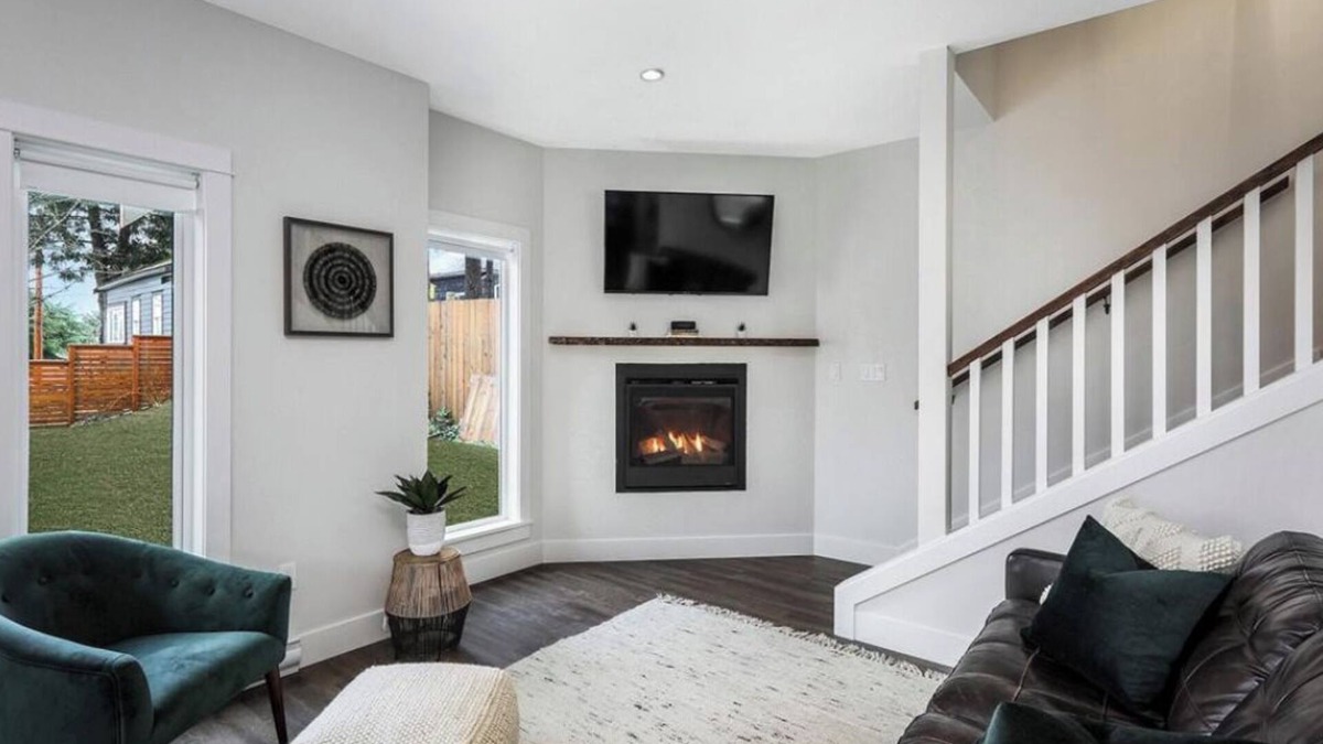 Regional District of Nanaimo House | Machleary Hideaway - Downtown old city Nanaimo