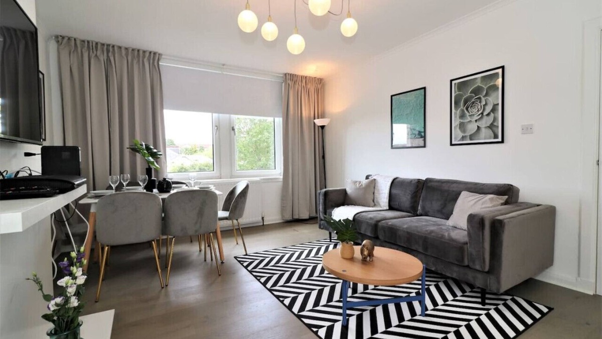 Bellshill Apartment | MacIntosh Upper Apartment