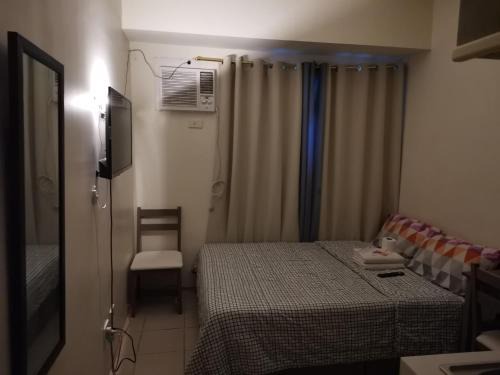 Highway Hills Hotel | Mack's Awesome Place 24 with Netflix and FastUnliwifi