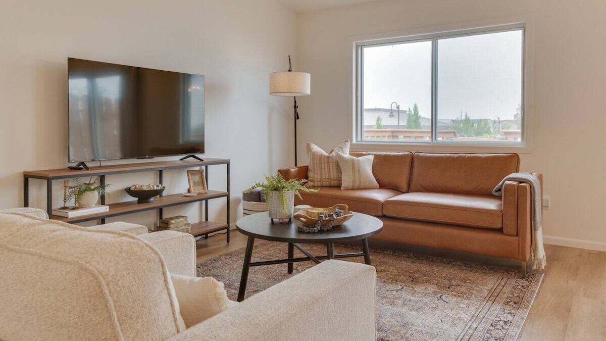 Fargo House | Mackenna's Place · Heated Garage | Prime Location | Family Friendly
