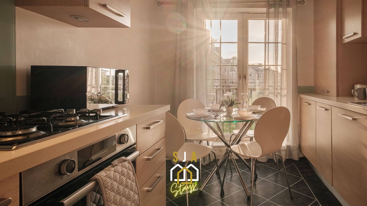 Westhill Apartment | Mackie Residence - 3 Bed Apartment with Parking