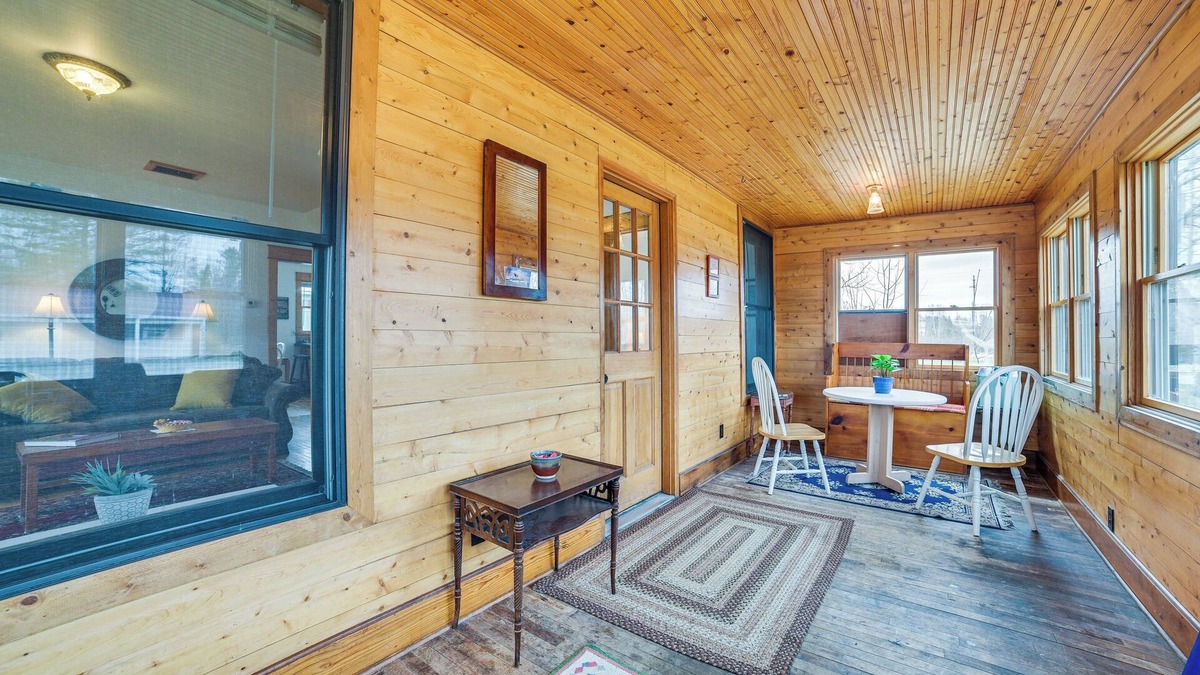 Mackinaw City Cottage | Mackinaw City Getaway - 3 Mi to City Beach!