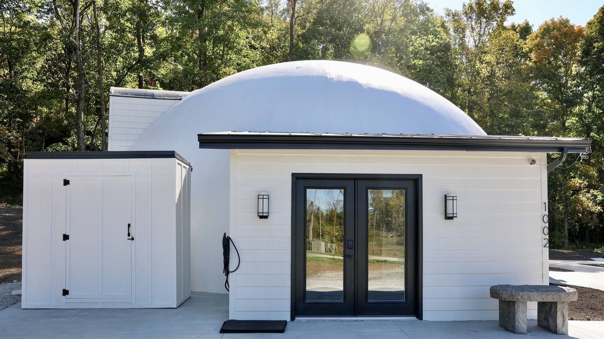 Valley Hi House | Mad River Igloo. 3 bed 2 bath. Sleeps 8. EV+.Hot tub. Fire pit.