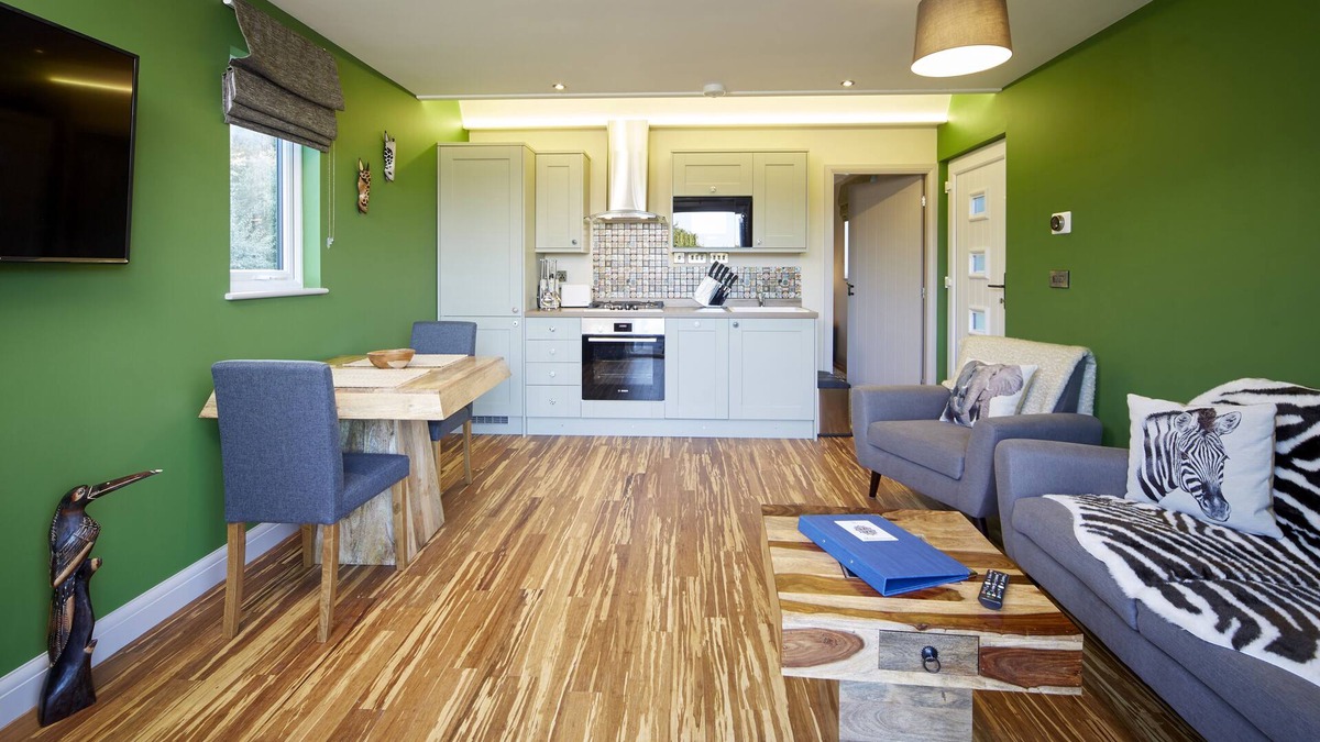 Fitling Cabin | MADAGASCAR, pet friendly, character holiday cottage in Burton Pidsea