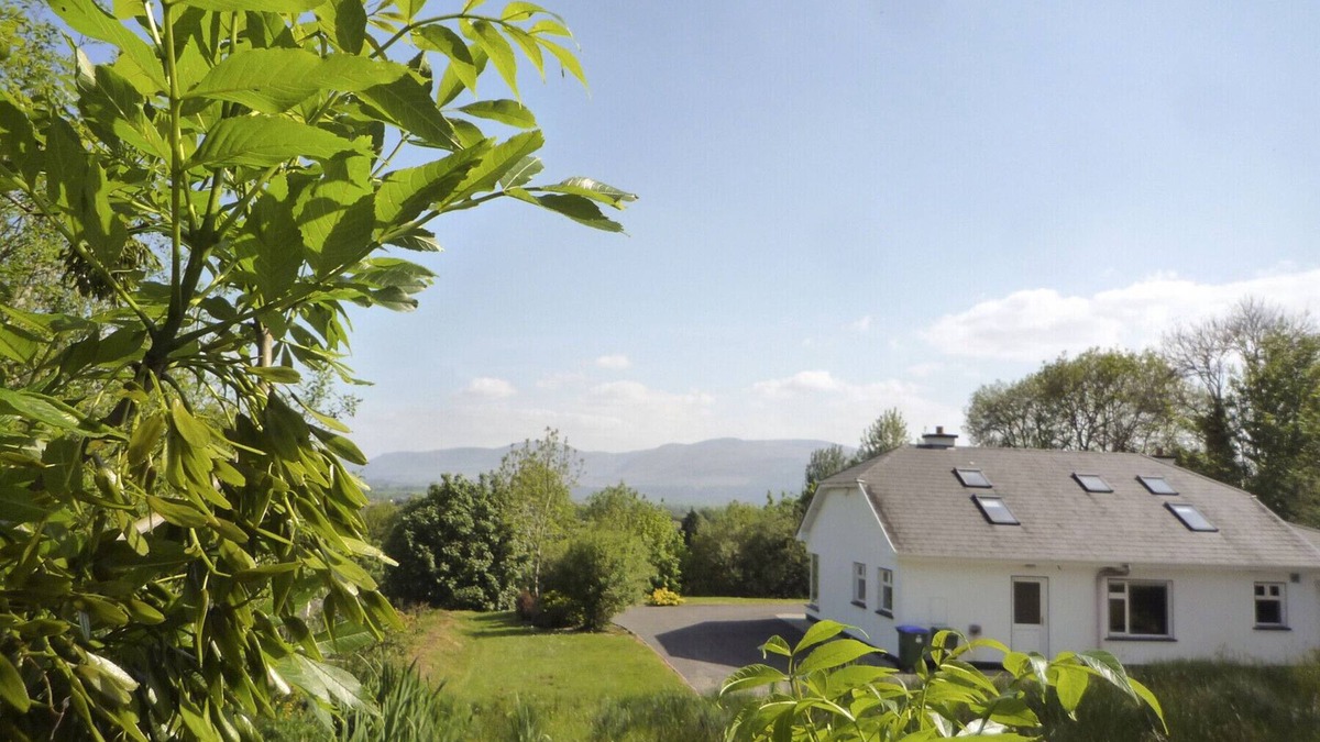 Killarney Ski Chalet | Madams Hill House Killarney