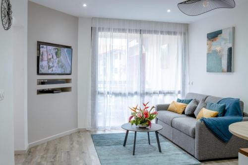 Cayenne Apartment | Madeleine Garden Pool Parking Wifi Netflix