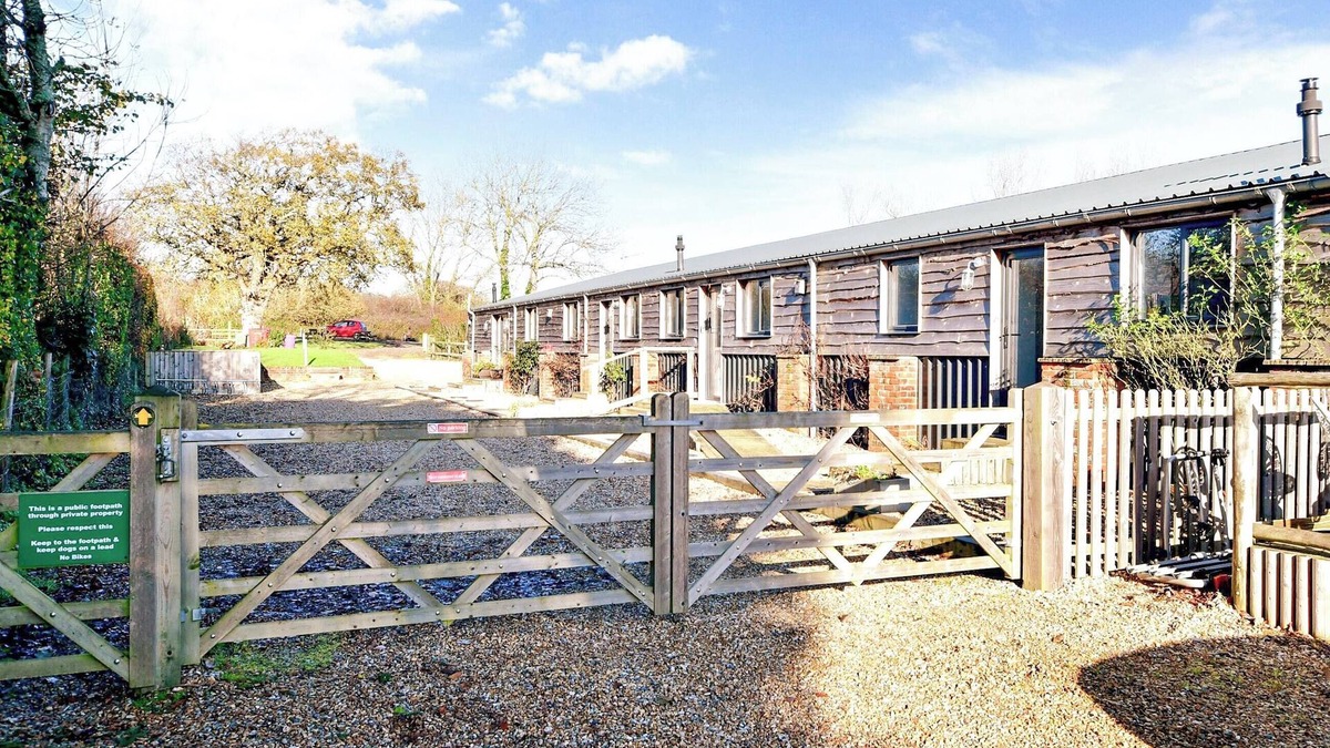 Ningwood Cottage | Madeline Angevine - UKC3208