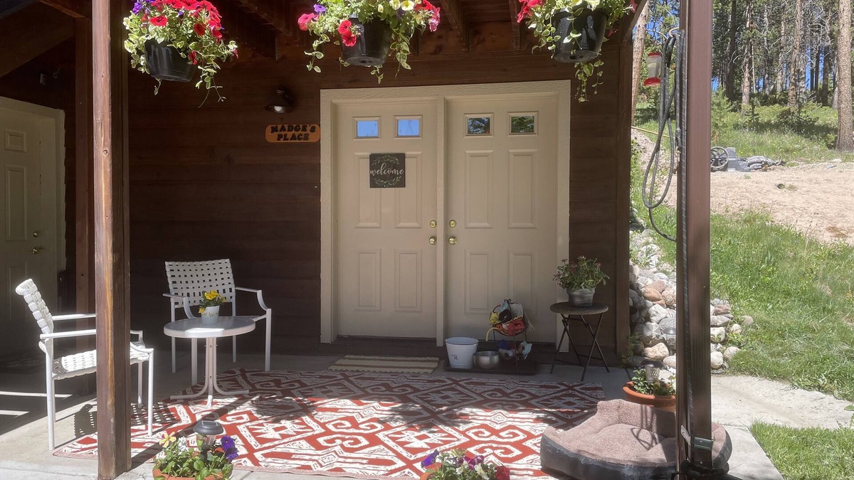 Fraser Apartment | Madge’s Studio - Pets Welcome