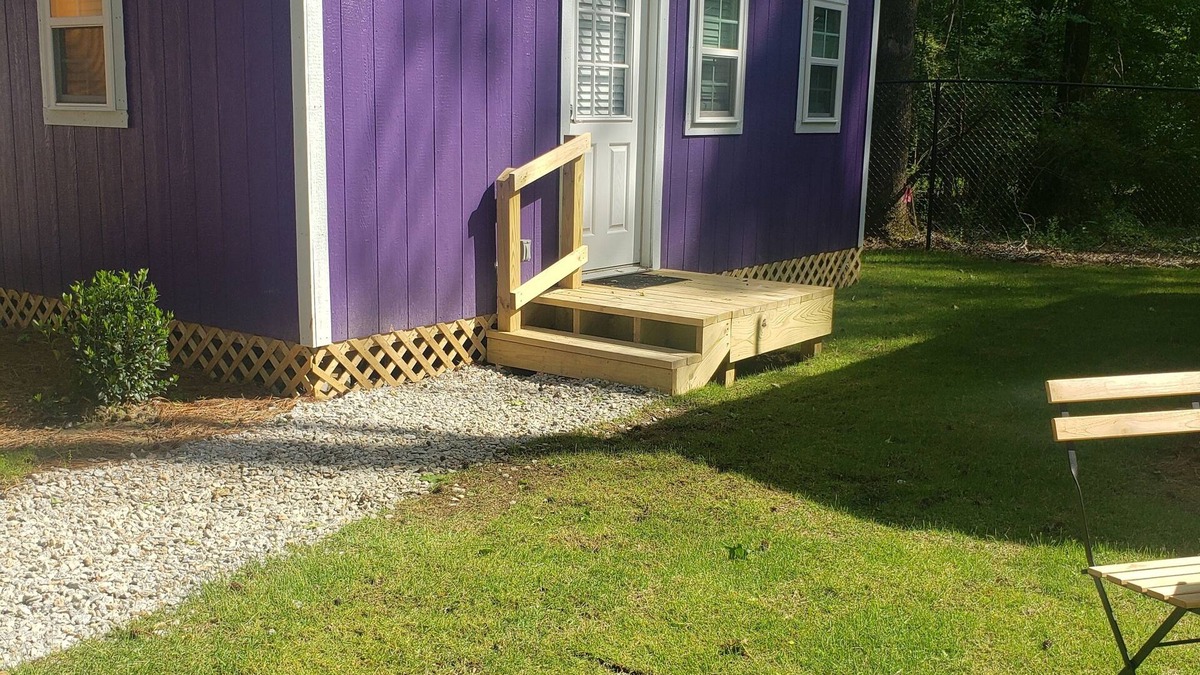 Notasulga Cabin | MadHatter Tiny Home- 9 Miles to AUBURN AL & Jordan Hare Stadium