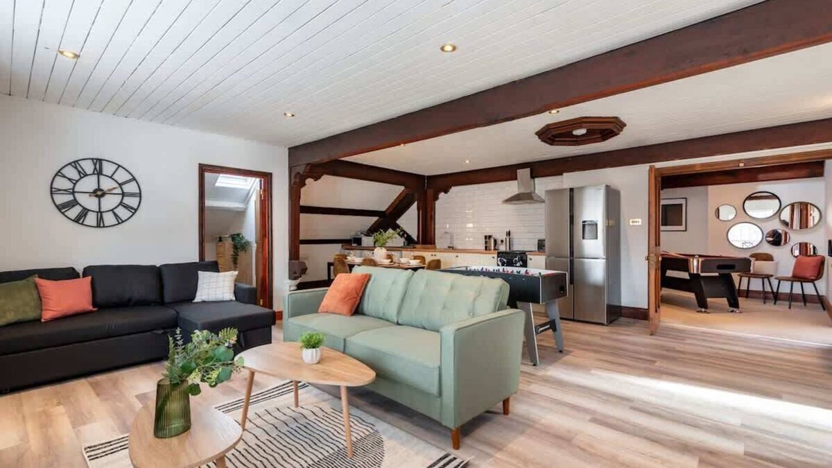 Cwm Frwd Oer House | Madison House - Converted Church 5 Bed Pontypool