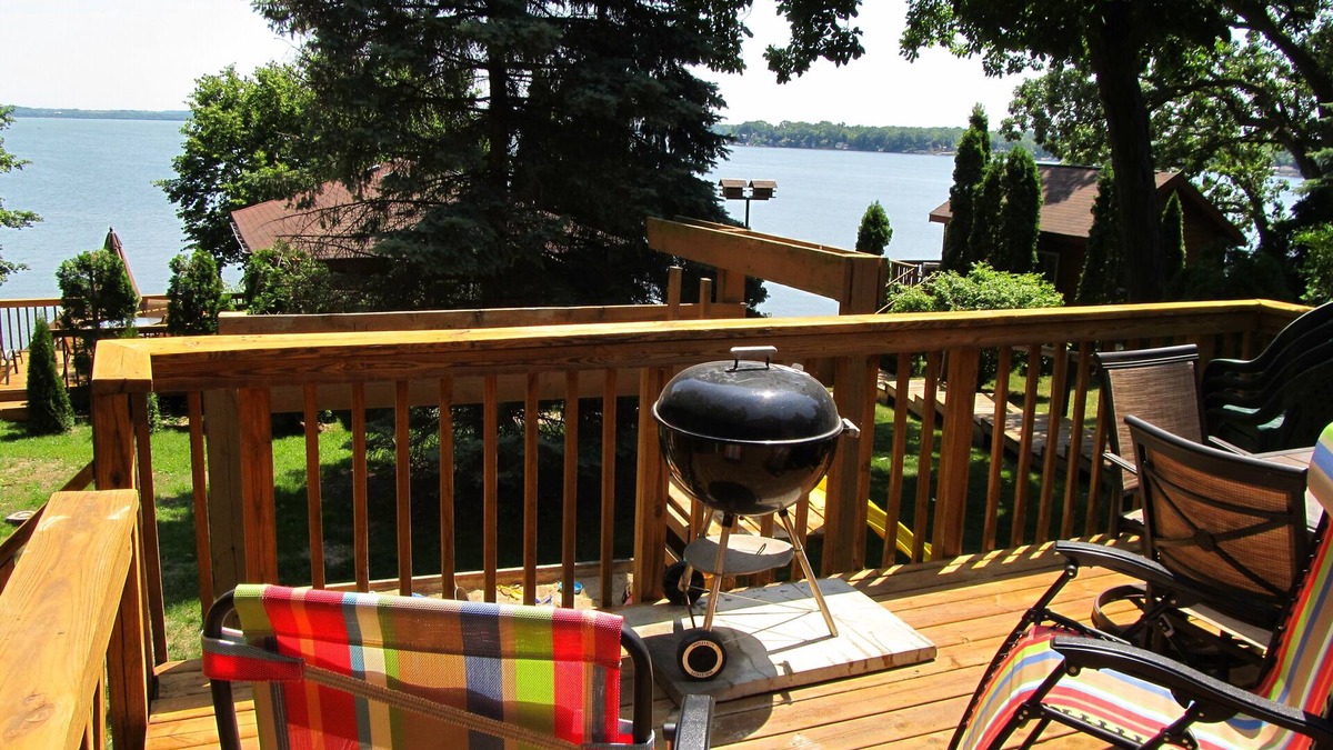 Stoughton Cottage | Madison/Stoughton 3 BR/3 BA Lake Kegonsa Cottage