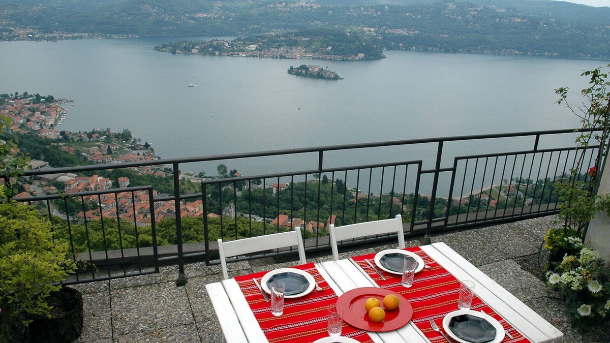 Madonna del Sasso Apartment | Madonna Del Sasso: Apartment/flat - Madonna del Sasso