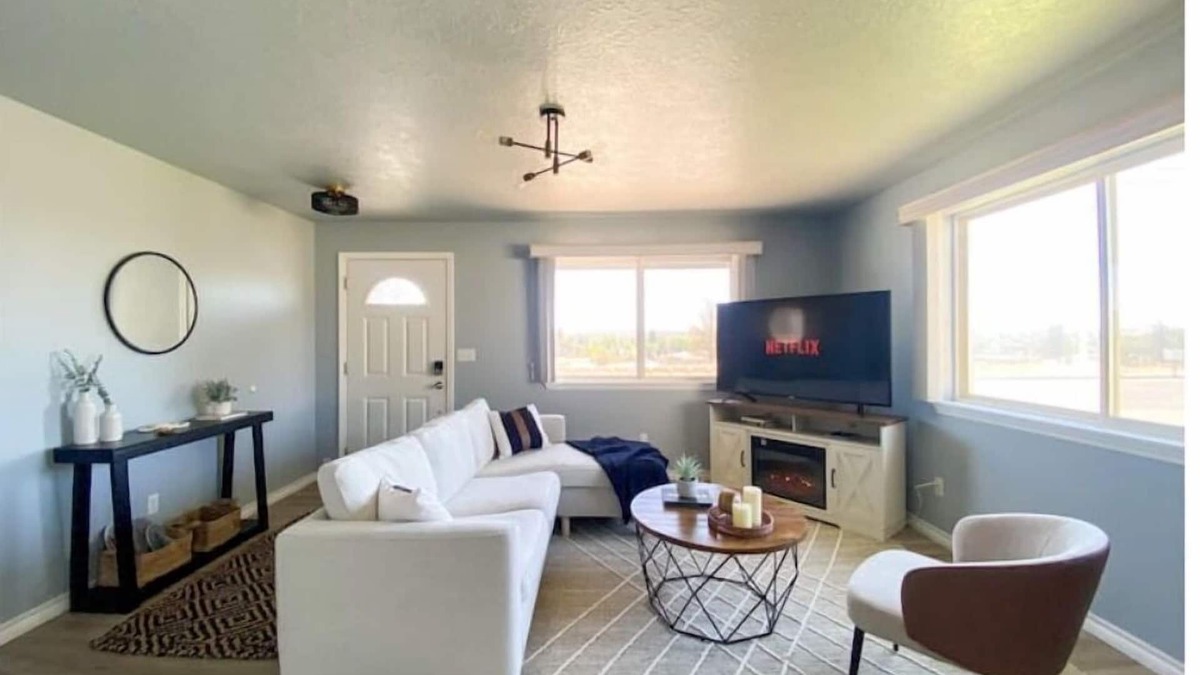 Madras House | Madras Oak House ● Entire Home w/Unopposed Mountain View ● Fireplace ● BBQ