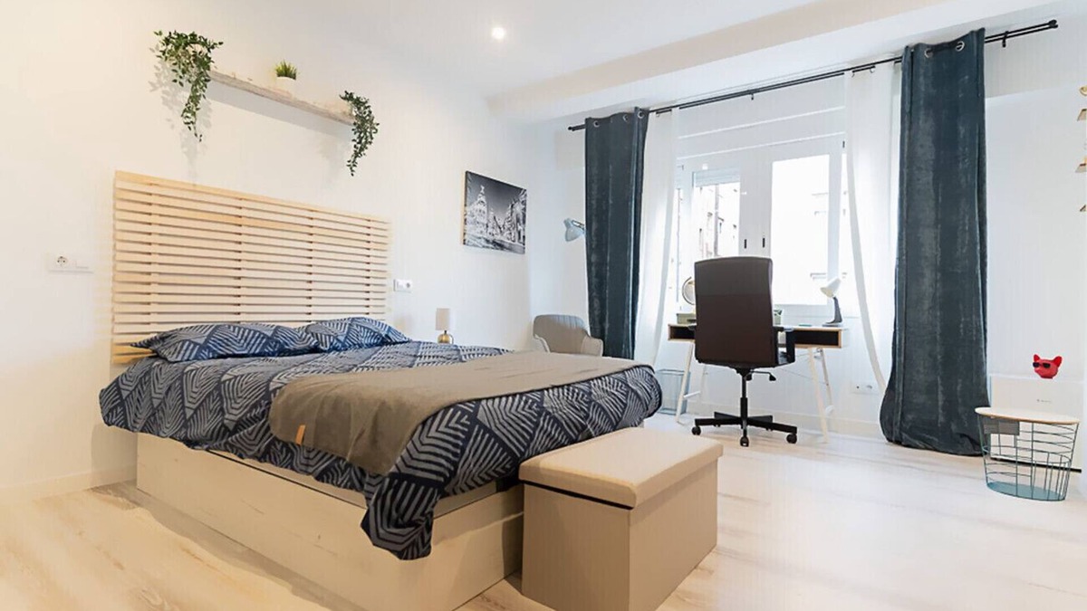 Cotos Bed & Breakfast | Madrid: room with comfort, convenience and shared areas, Chamartín – Mauricio Legendre