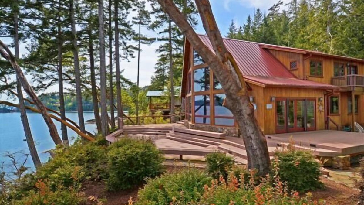 Brinnon House | Madrona Waterfront Splendor!