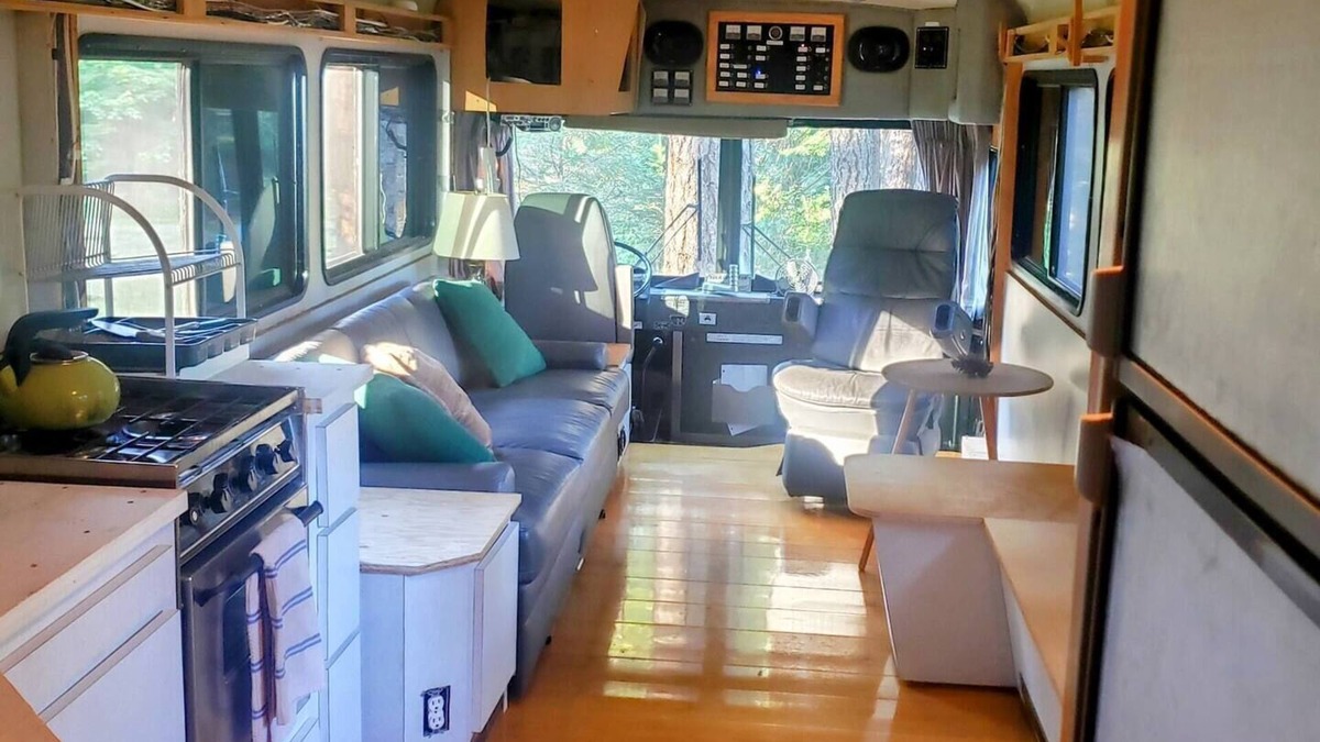 Douglas County House | Madrone Hideout, Madrone Hideout Chariot