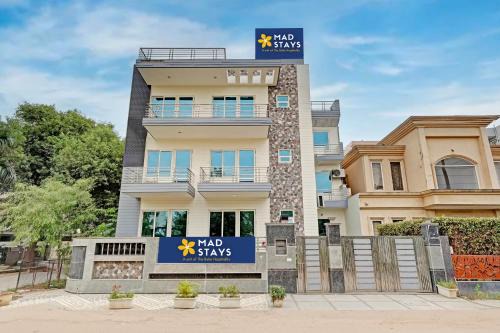 Sector 39 Hotel | Madstays Hotel - Medicity Near Medanta Hospital