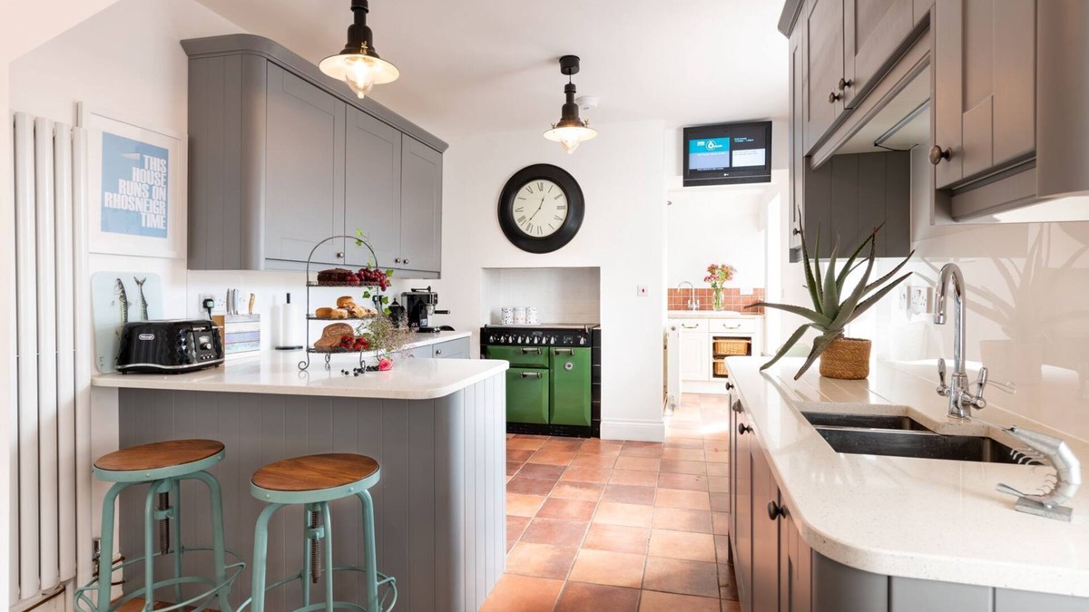 Rhosneigr Cottage | Maelog Villa: 4-bed pet-friendly home in Rhosneigr