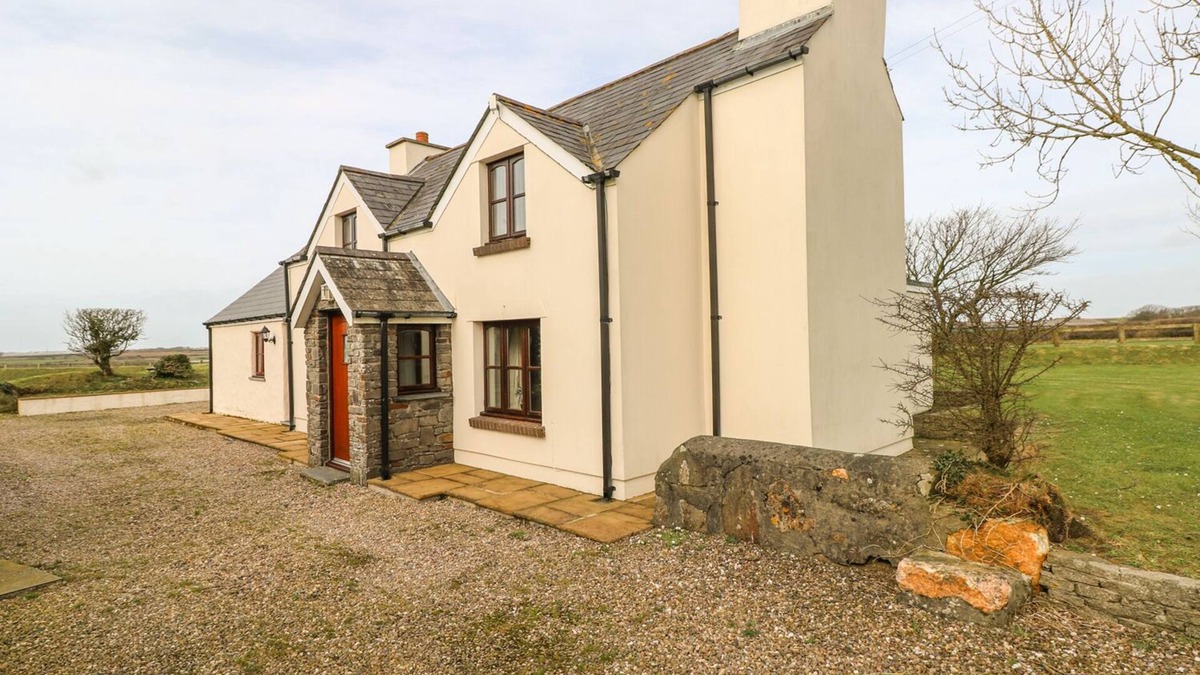 Haverfordwest Cottage | MAERDY LODGE, family friendly, character holiday cottage in Solva
