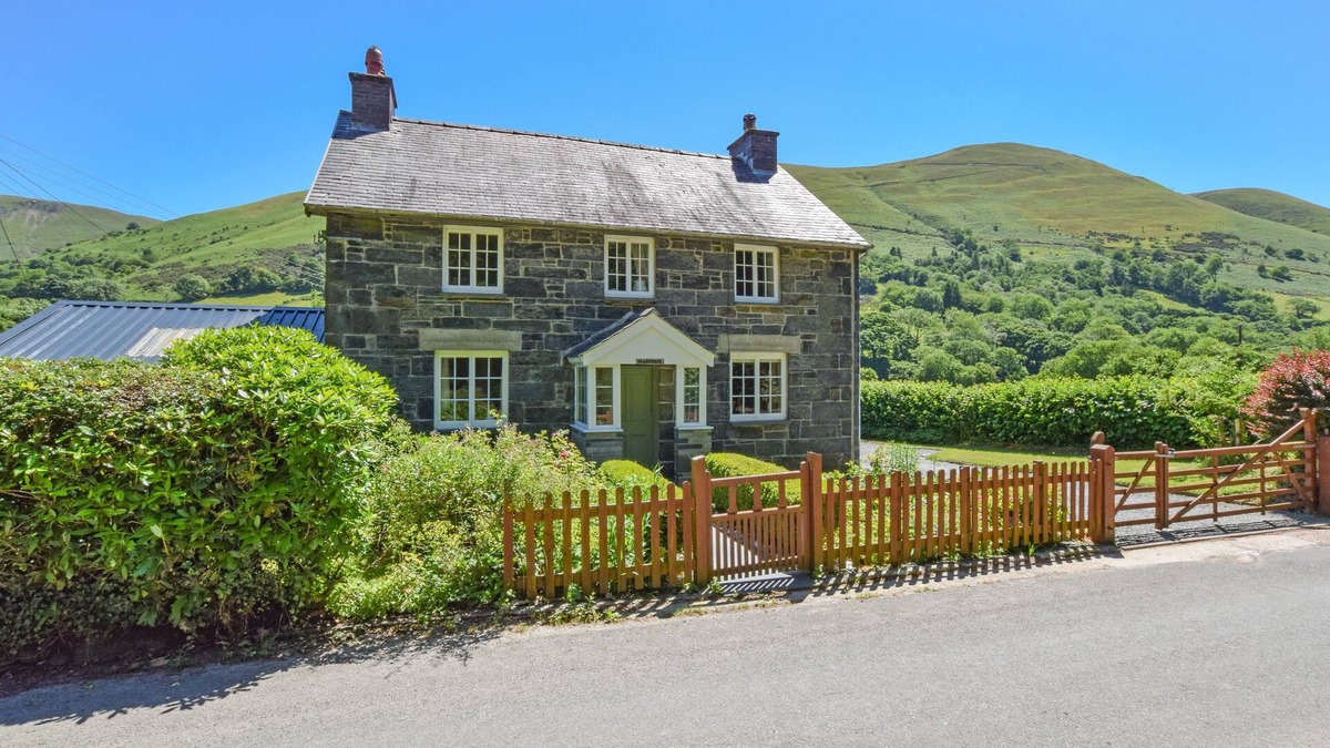 Mawddwy House | Maesmor - Three Bedroom House, Sleeps 6