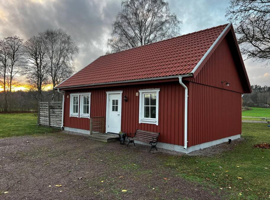 Skovde House | Magasinet, egen stuga på landet