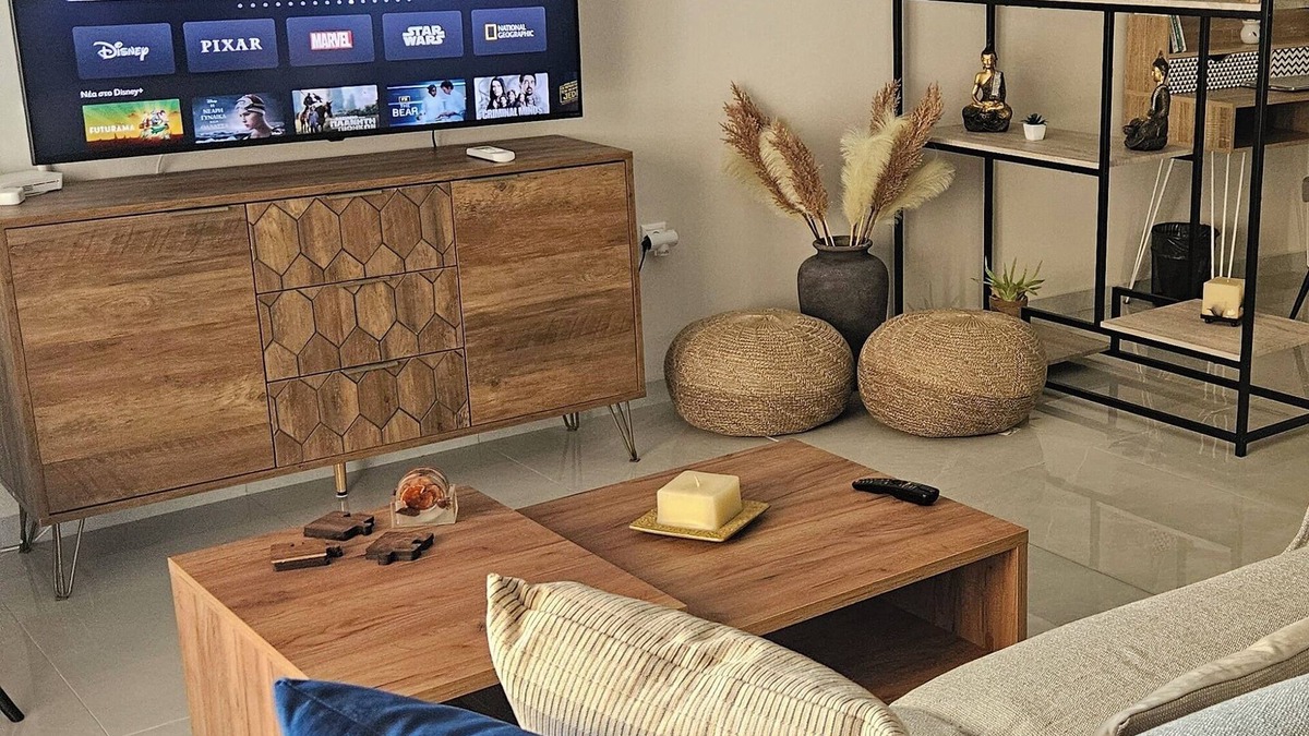 Loutraki-Agioi Theodoroi Apartment | Maggie's Blissful Escape,90m2 sunny flat just 4-minute walk from the beach/city.