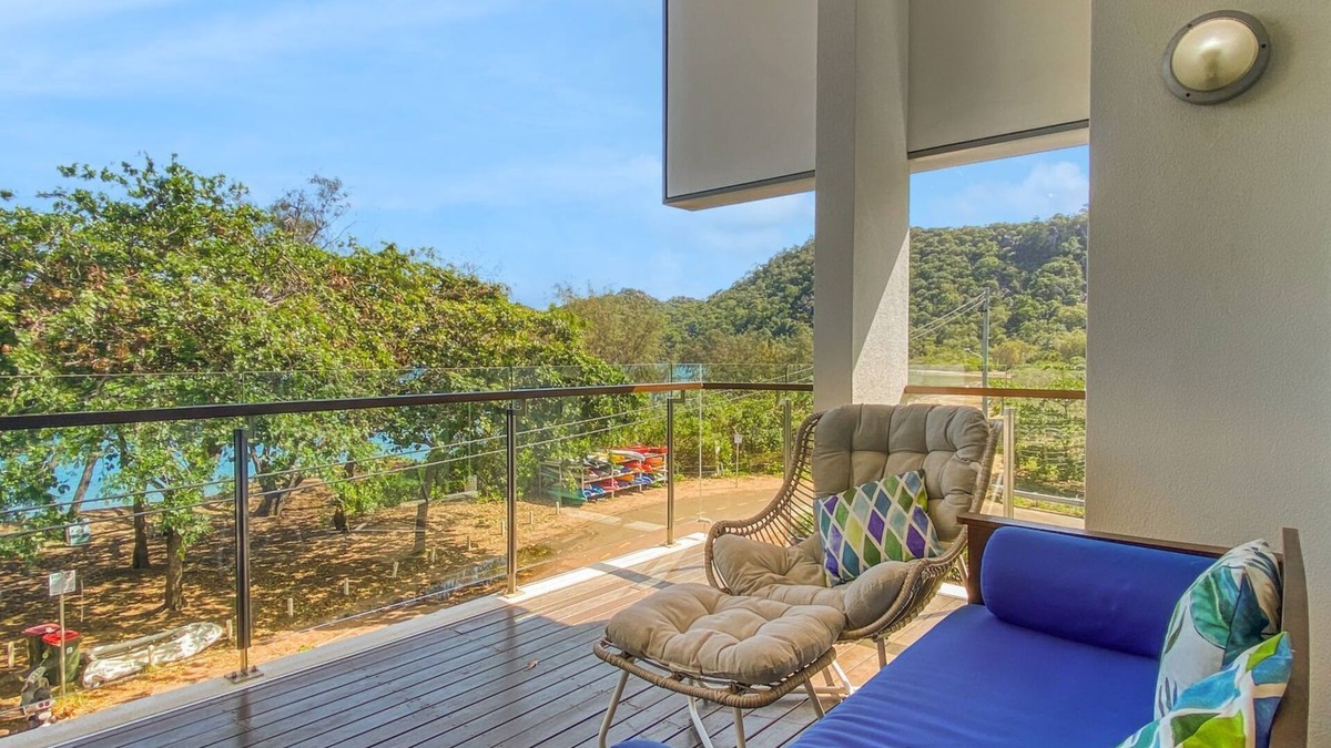 Horseshoe Bay Apartment | Maggies Beachfront Apt. 12