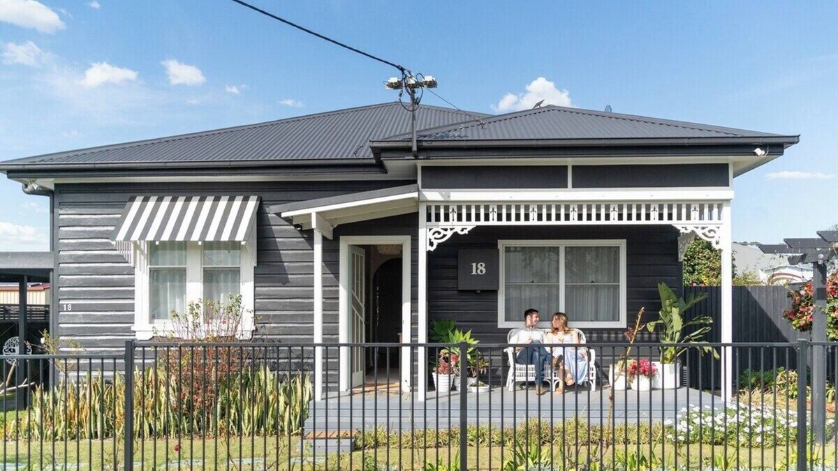 Cessnock Cottage | Maggie’s the Little Black Cottage - In the Heart of the Hunter Valley