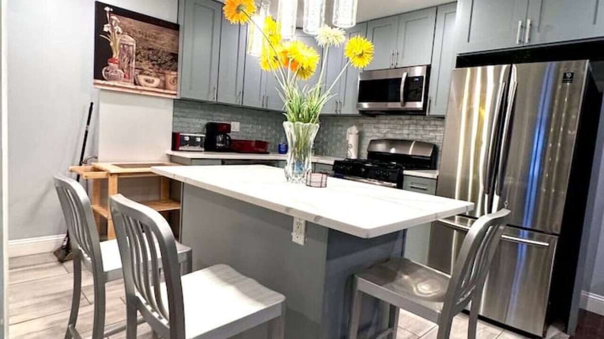 Washington Square West Apartment | Magic Gardens 2BD Apt in Center City