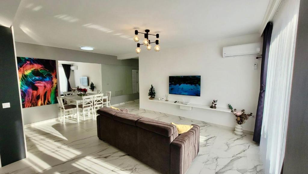 Satu Mare Apartment | Magic Mirror