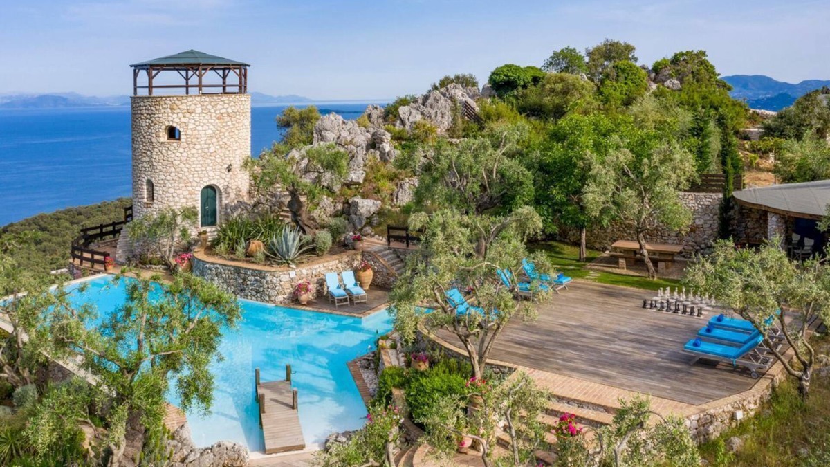 Spartylas Villa | Magic Rocks - Five Bedroom Villa, Sleeps 10