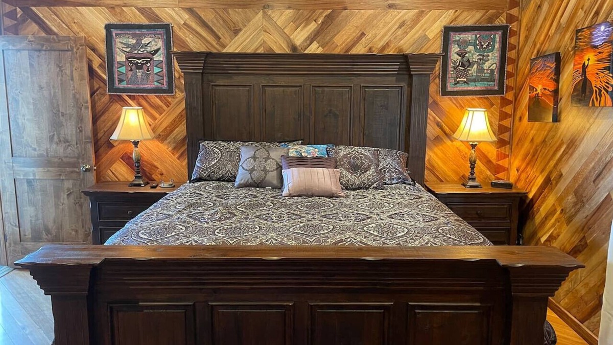 Paukaa Bed & Breakfast | Magic Skies Hawaiian Kingdom Hula Room