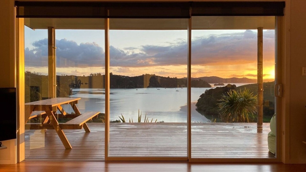 Russell House | Magic Water Views Russell
