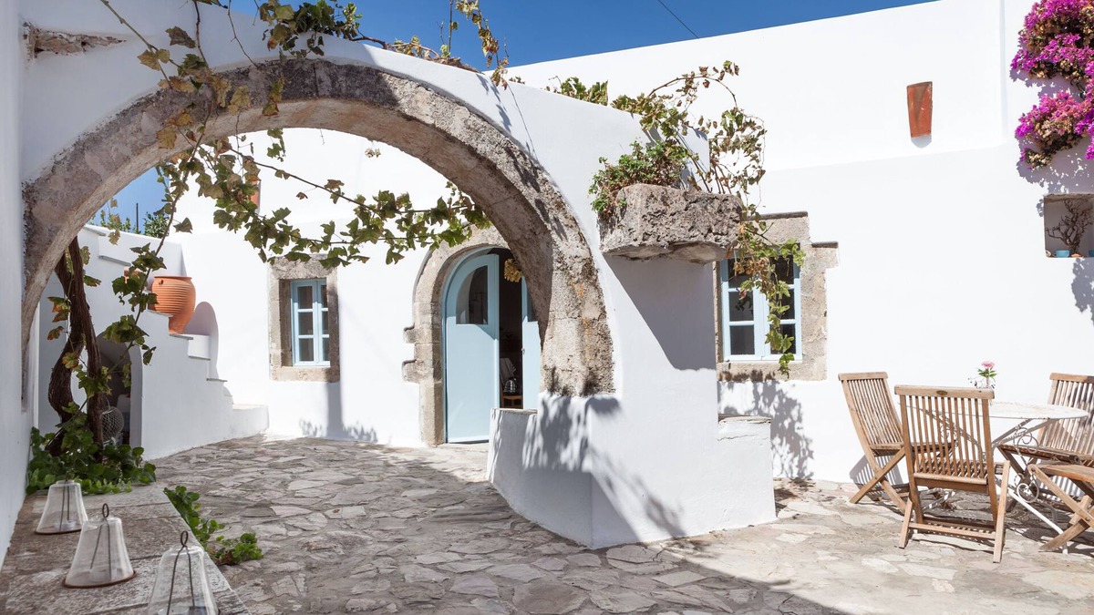 Milopotamos House | Magical centuries-old house sleep 6