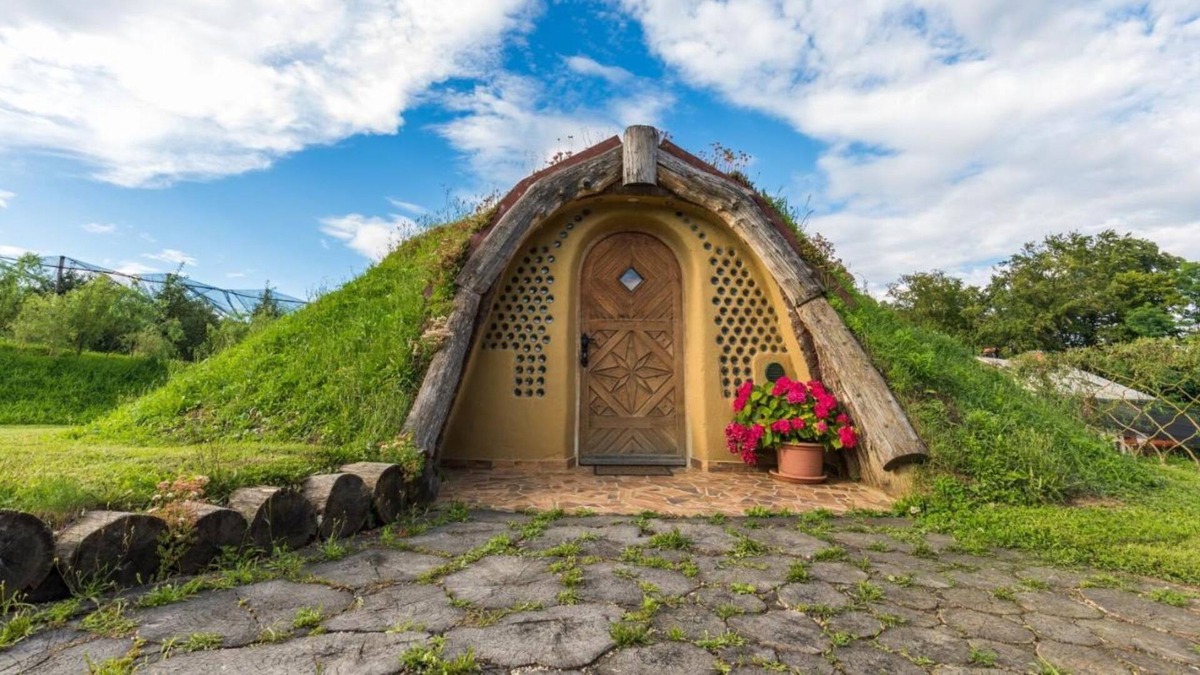Razkrizje House | Magical Hobbit's House, Ljutomer, Slovenia