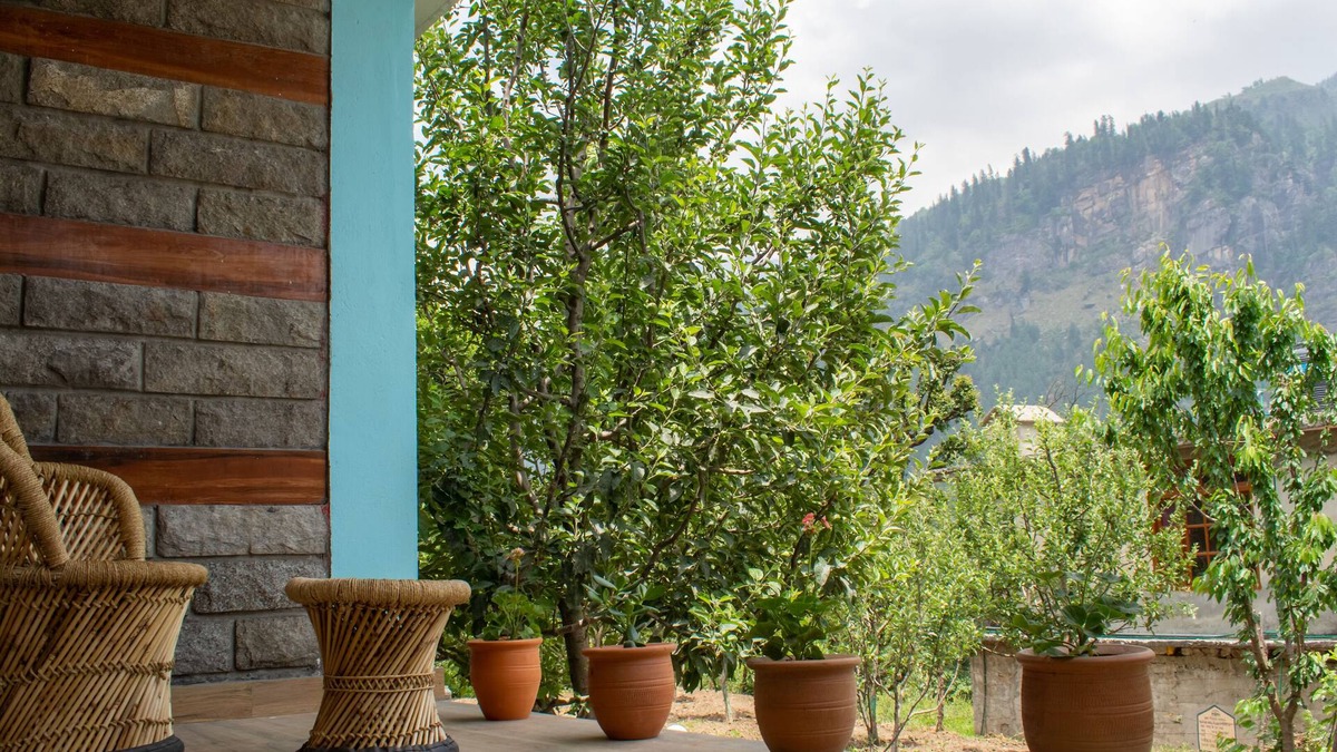 Manali Cottage | Magical Homestay overlooking mountains & rivers. 15 minutes from the city centre