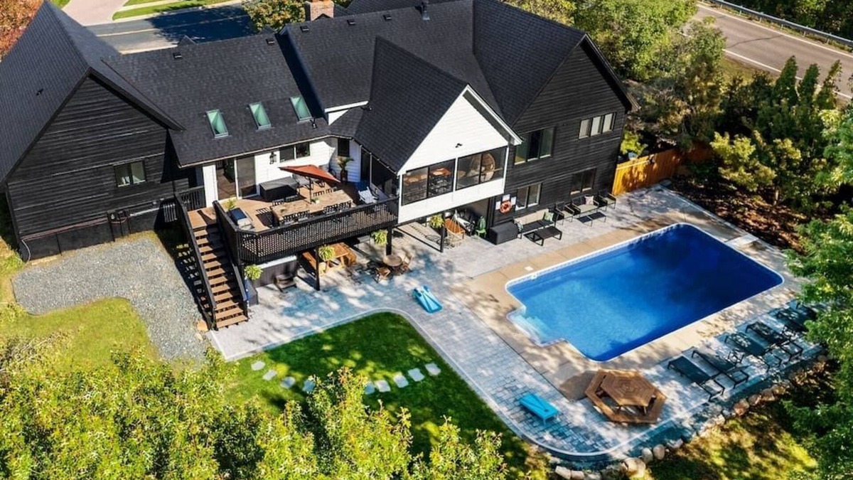 Dakota County House | Magical Lake Home 9 mins to MOA and MSP Airport