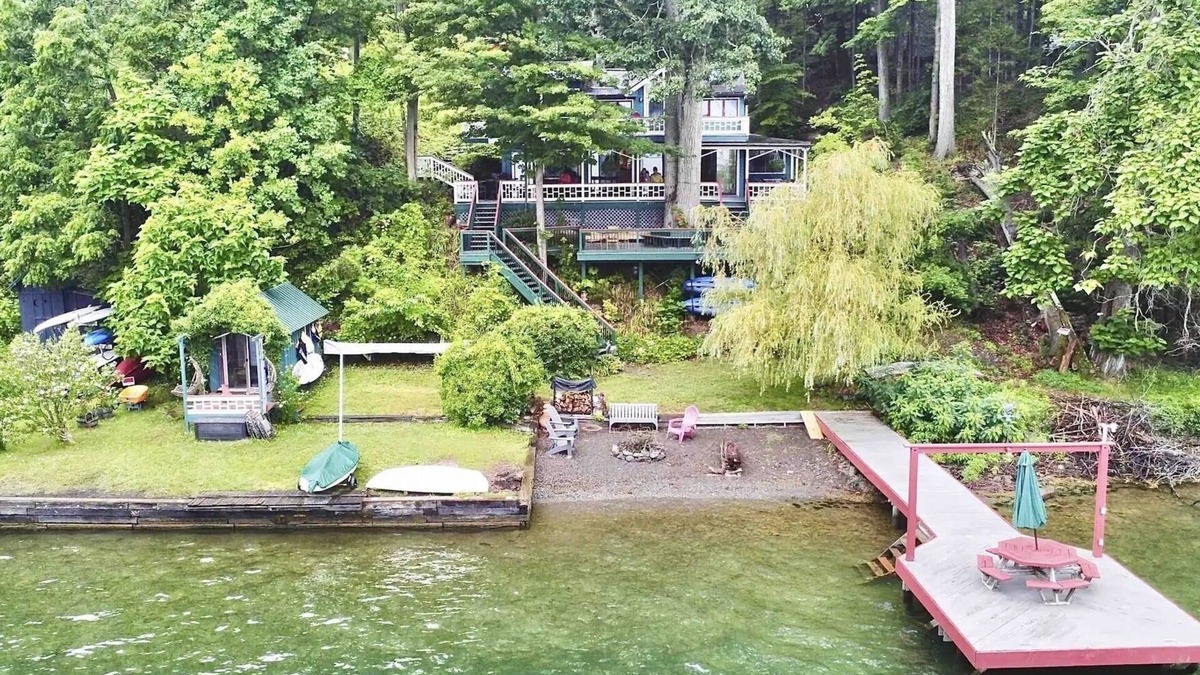 Northwest Ithaca House | Magical lakefront treehouse, minutes to downtown