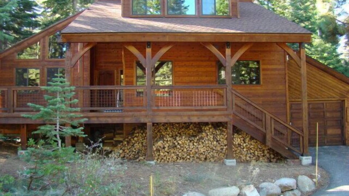 Talmont House | Magical North Tahoe Getaway; three master bedrooms, wifi, new kitchen & hot-tub