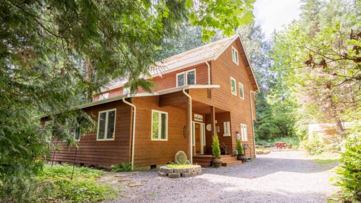 North Creek House | Magical Private House in Forest w/Hot Tub. Near Wineries!