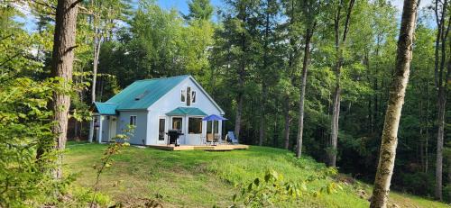 Newfane House | Magical Retreat Cottage, Autum Colors and Waterfalls - Extreme Peace