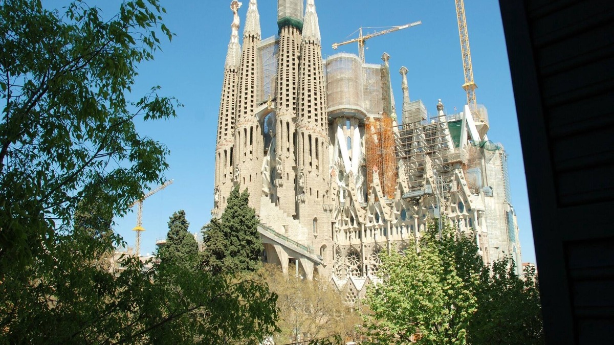 La Sagrada Familia Apartment | Magical Sagrada Familia