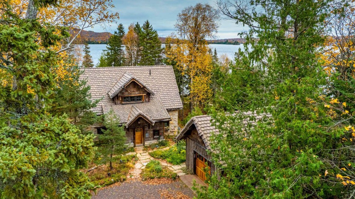 Mohawk Cabin | Magical, stunning, secluded retreat on idyllic Lake Medora!