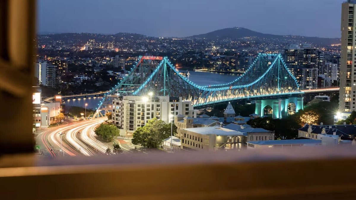 Fortitude Valley Apartment | Magical Sunset Sky-view BEST location in Brisbane