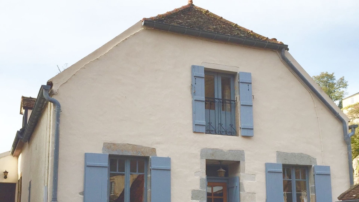 Semur-en-Auxois Cottage | Magical Tower Views, Garden Patio, Steps to Historical Town Centre, Kids OK