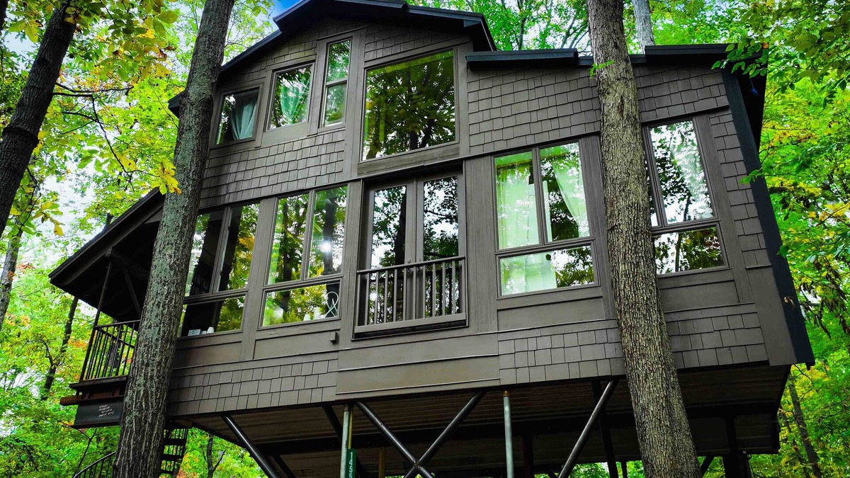 Waterford Cottage | Magical Treehouse in Woods, Close many Wineries & Breweries, Pet Friendly!