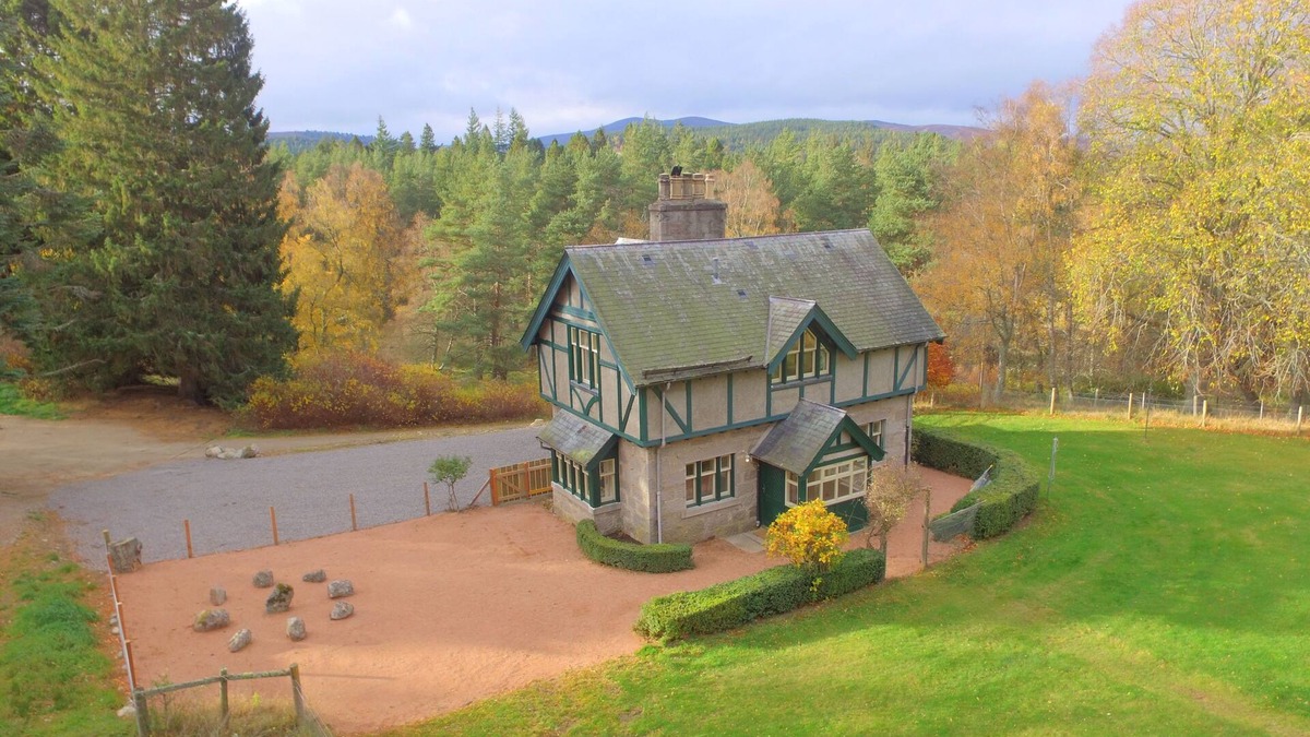 Ballater House | Magical Woodland Cottage